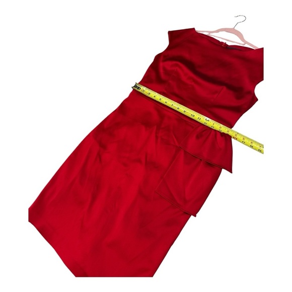 St. John
Elegant Cocktail dress in Venetian Red size 4 - Picture 16 of 16